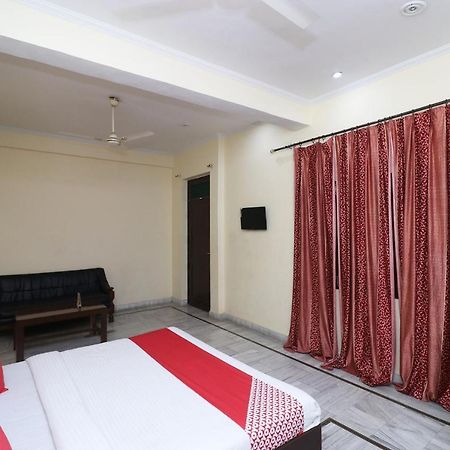 Oyo Hotel Ayaan Барелі Екстер'єр фото