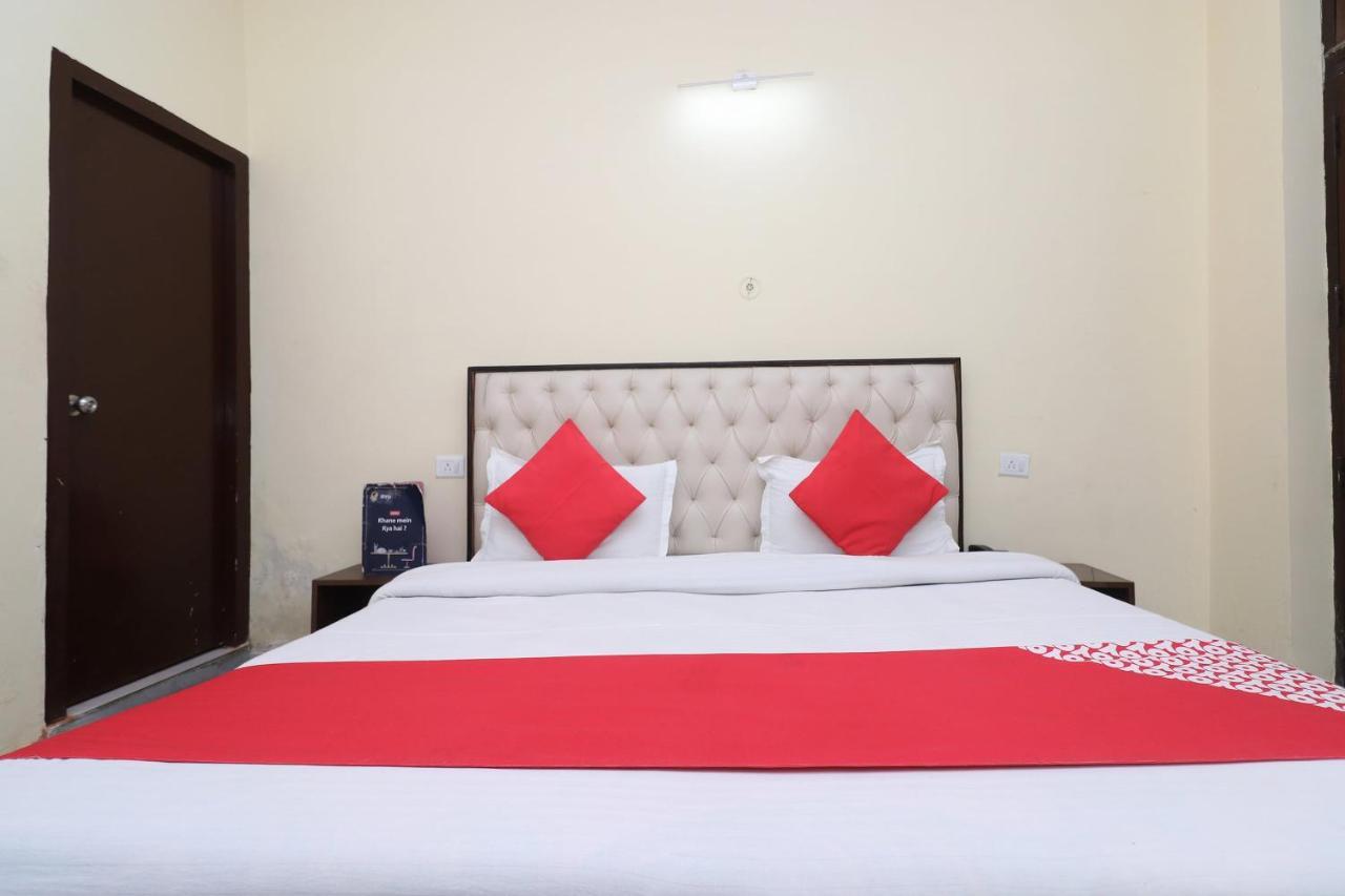 Oyo Hotel Ayaan Барелі Екстер'єр фото