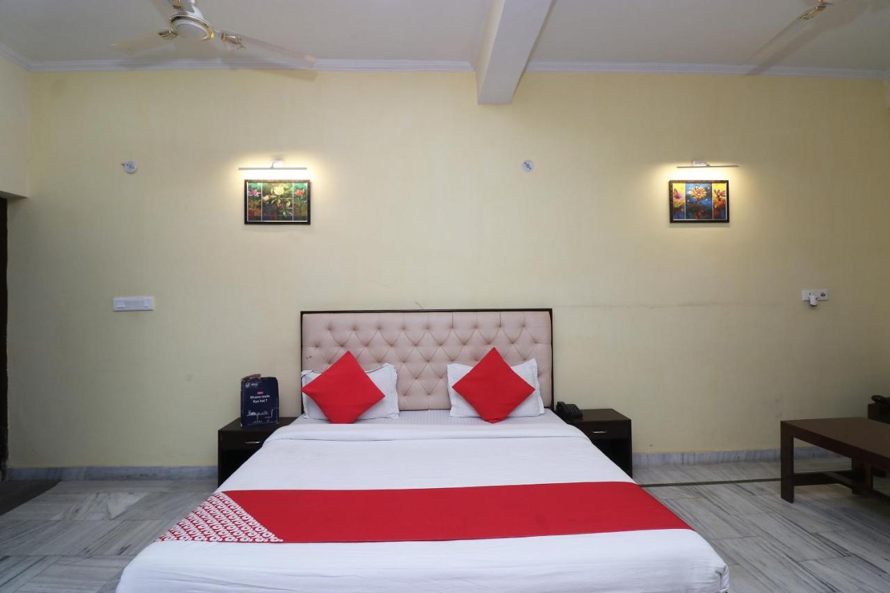 Oyo Hotel Ayaan Барелі Екстер'єр фото