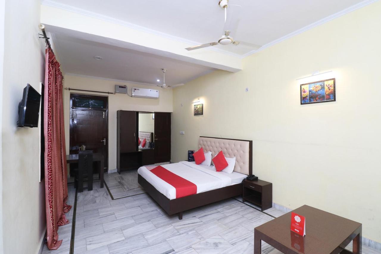 Oyo Hotel Ayaan Барелі Екстер'єр фото